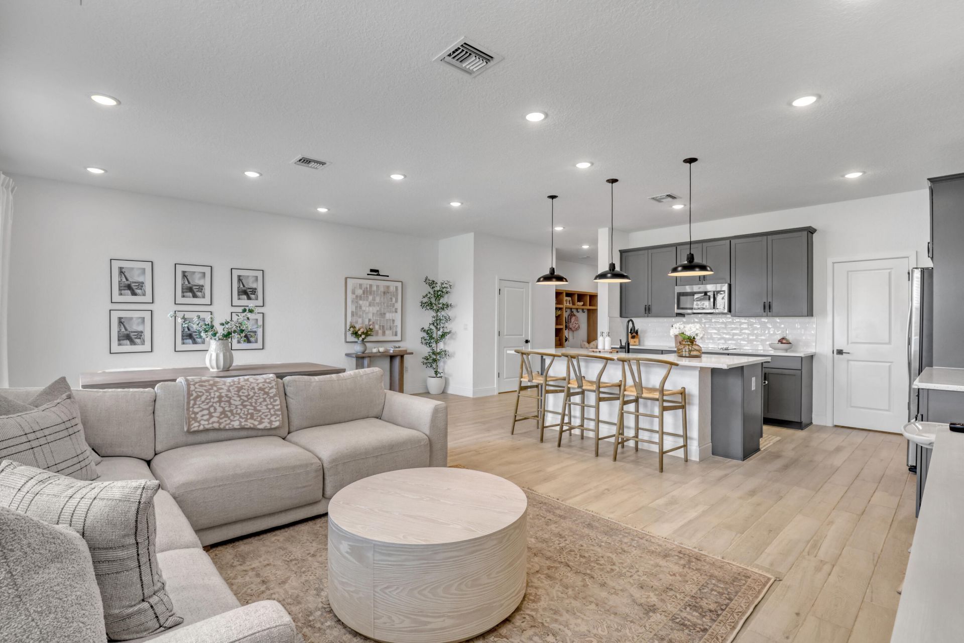 137 SE Birch Terrace, Stuart, FL 34997 Photo