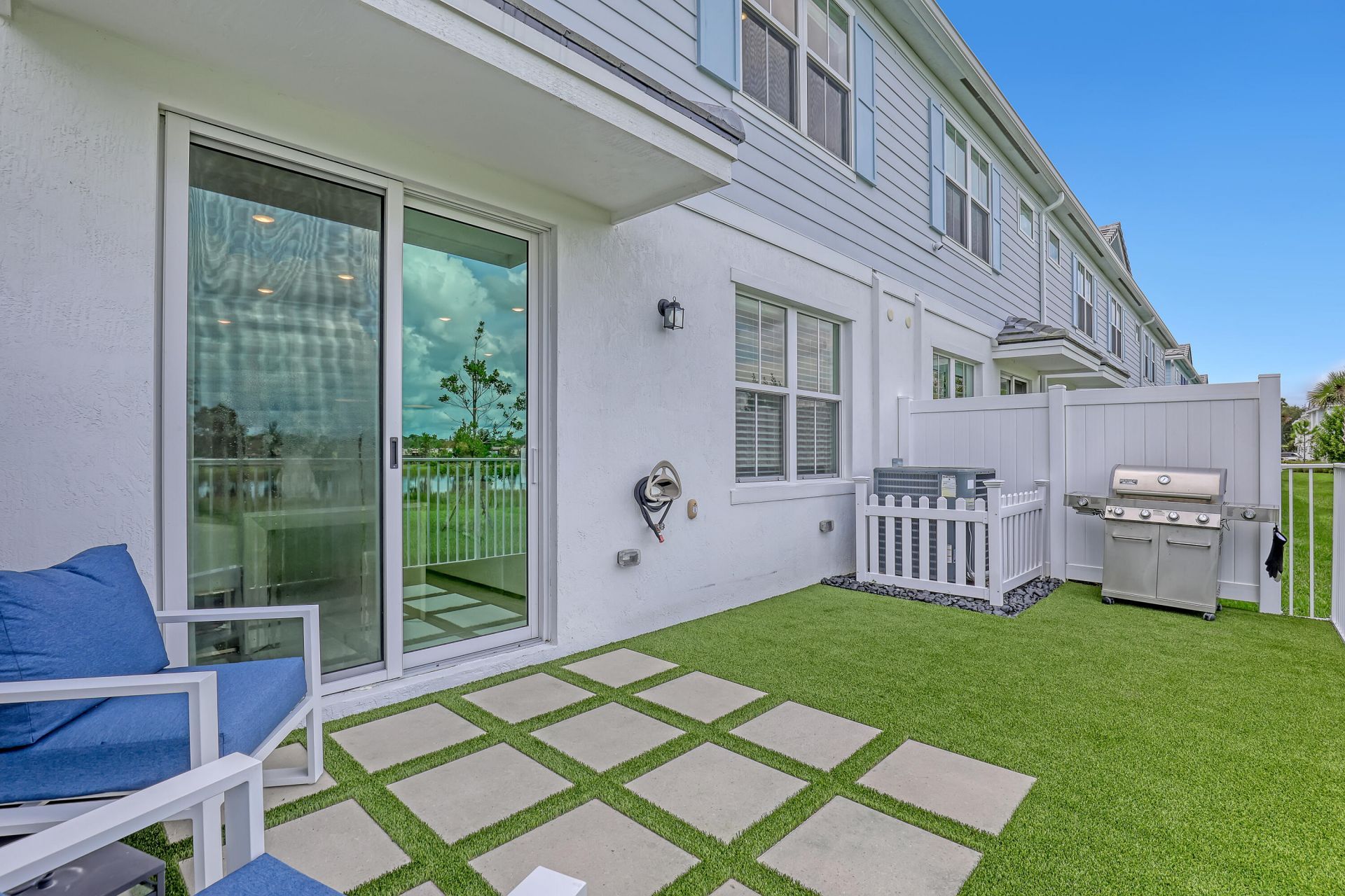 137 SE Birch Terrace, Stuart, FL 34997 Photo