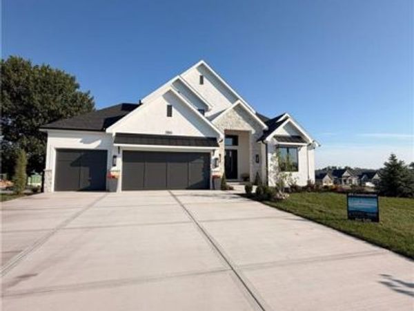 586 South Shore Drive, Lake Winnebago, MO 64034