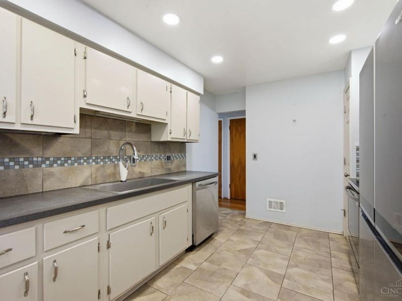 6556 Montevista Drive, Cincinnati, OH 45224 Photo 12