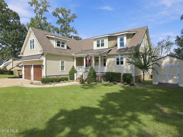 706 W Wilson Creek Drive, Trent Woods, NC 28562