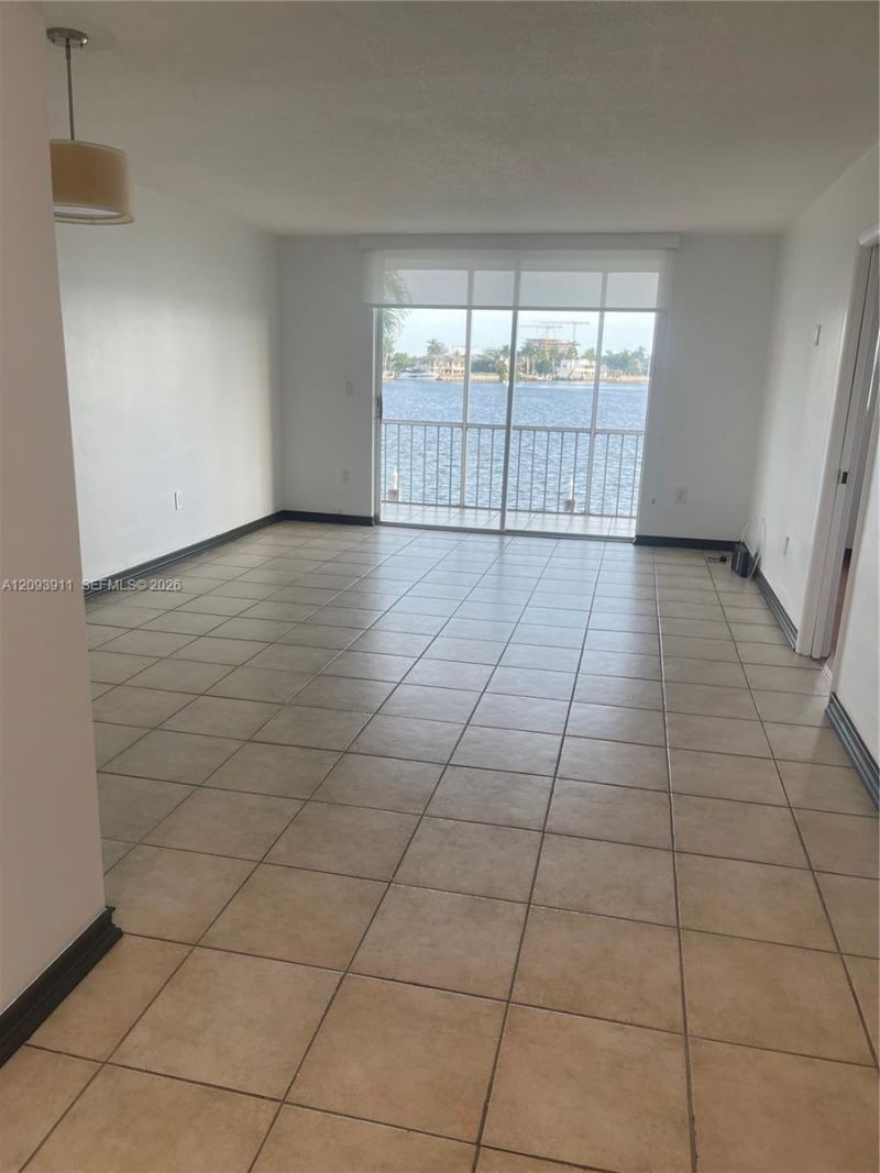 3010 Marcos Dr, Unit R205, Aventura, FL 33160 Photo