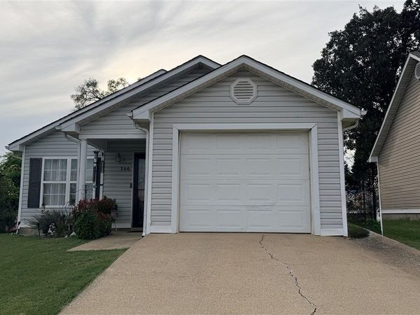 700 Jennings Court , Bowling Green, KY 42101