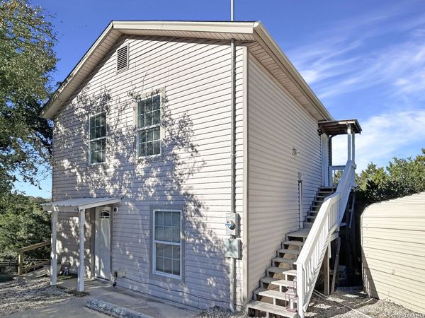 721 Ramblewood Dr, Unit B, Canyon Lake, TX 78133