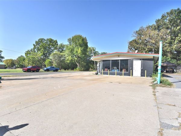 1110 S McQuarrie Avenue , Wagoner, OK 74467