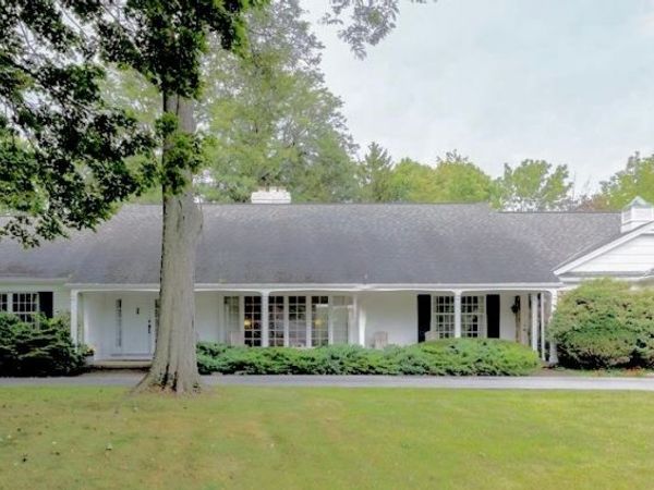 339 Stonehenge Dr, Orchard Park, NY 14127