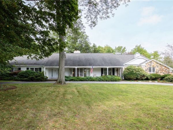 339 Stonehenge Dr , Orchard Park, NY 14127