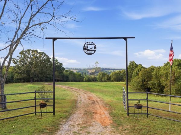 977 S Highway 137 , Willow Springs, MO 65793