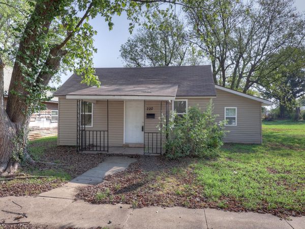 220 N Ohio Avenue , Columbus, KS 66725