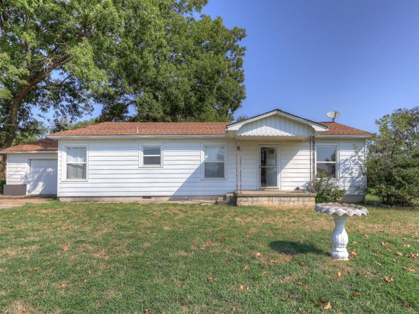 733 E Country Road , Columbus, KS 66725