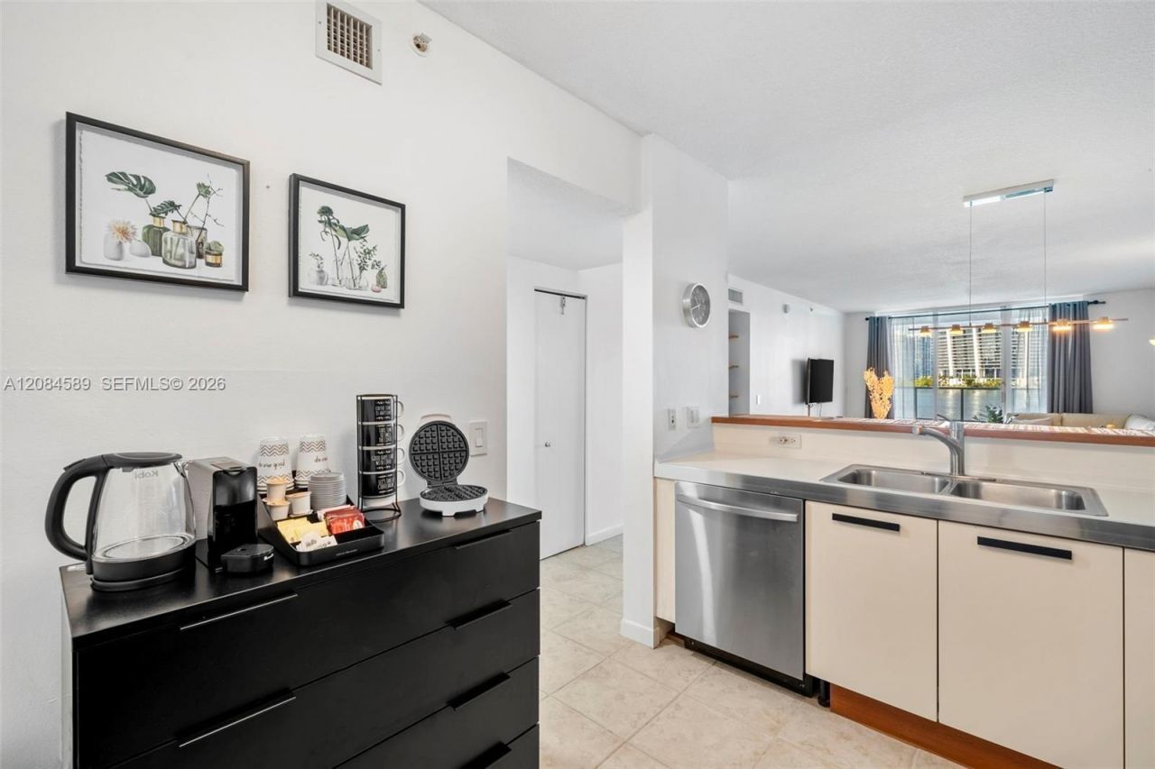 18100 N Bay Rd , Unit 308, Sunny Isles Beach, FL 33160 Photo