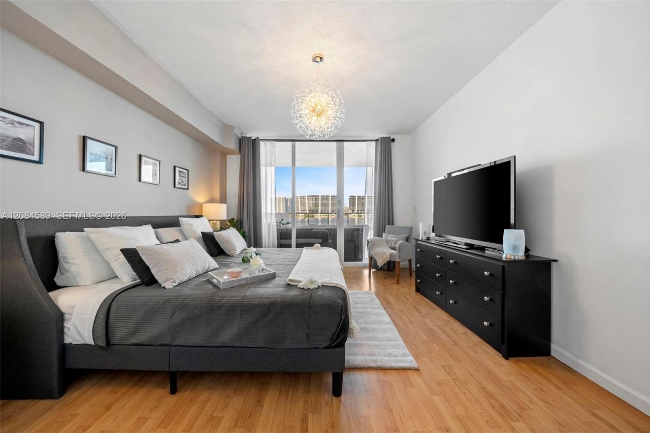 18100 N Bay Rd , Unit 308, Sunny Isles Beach, FL 33160 Photo