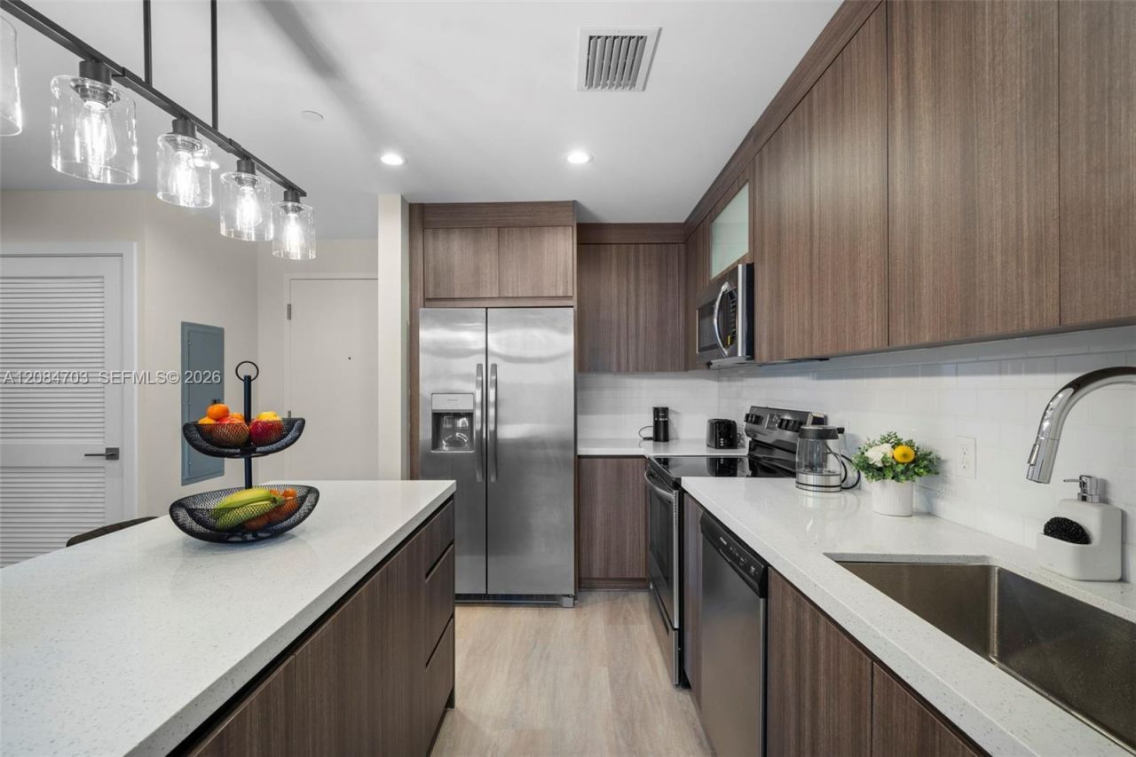 1938 Jackson St , Unit 306, Hollywood, FL 33020 Photo