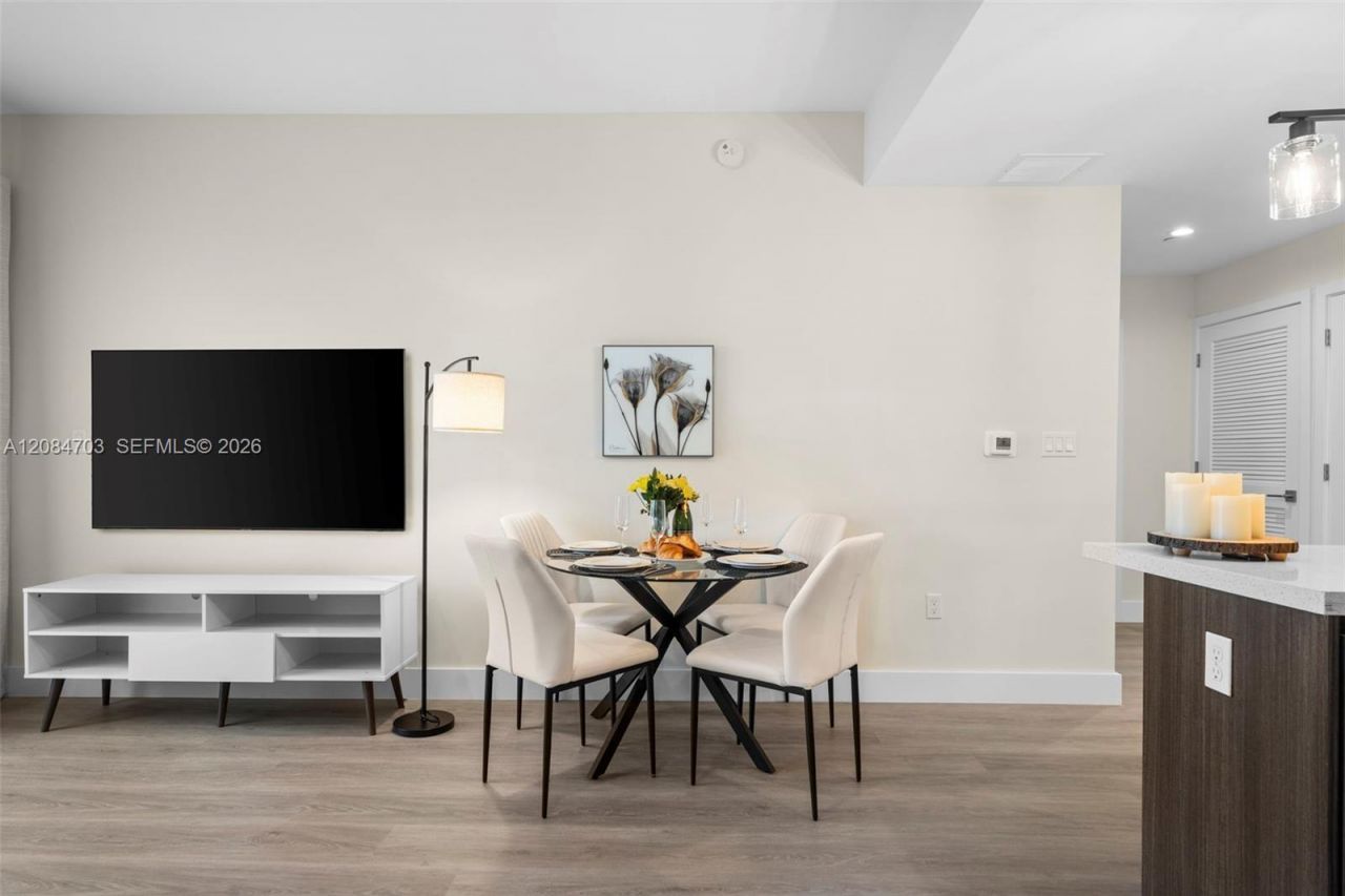 1938 Jackson St , Unit 306, Hollywood, FL 33020 Photo