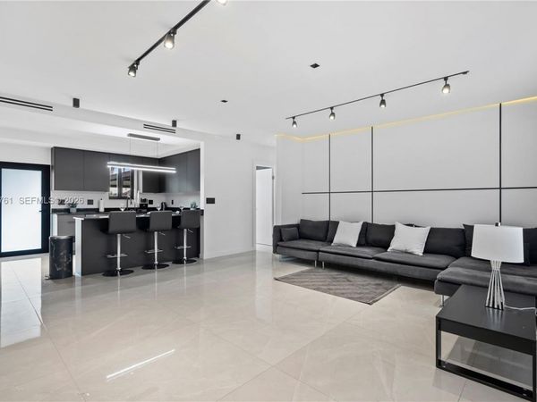 1101 N 14th Ave , Hollywood, FL 33020
