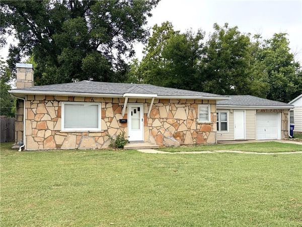 2020 W 14th Street, Sedalia, MO 65301