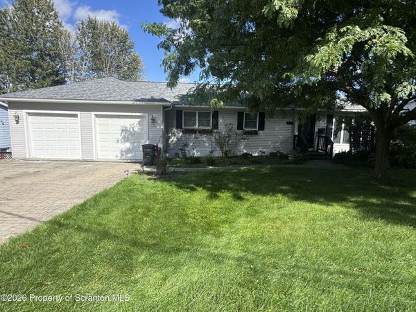 303 1/2 Tulip Circle , Clarks Summit, PA 18411
