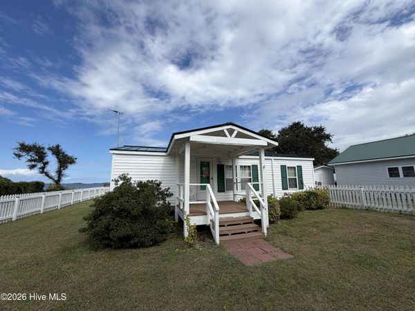 391 Lola Road , Cedar Island, NC 28520
