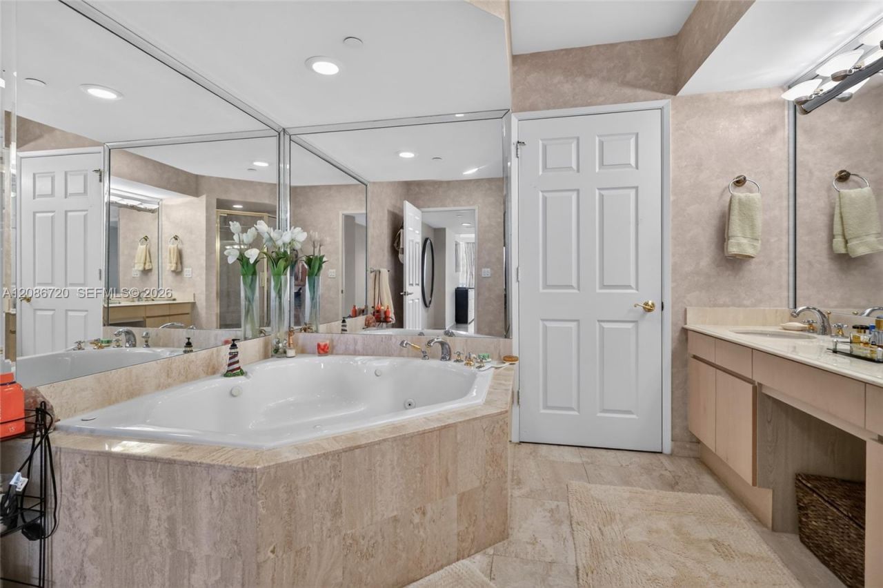18671 Collins Ave , Unit 2501, Sunny Isles Beach, FL 33160 Photo
