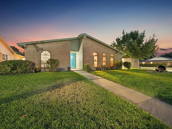 8502 Baumgarten Drive , Dallas, TX 75228