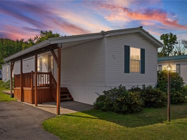 27 Birch Circle, Williamson, NY 14589