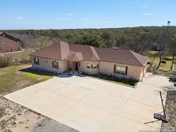 319 County Road 386, San Antonio, TX 78253