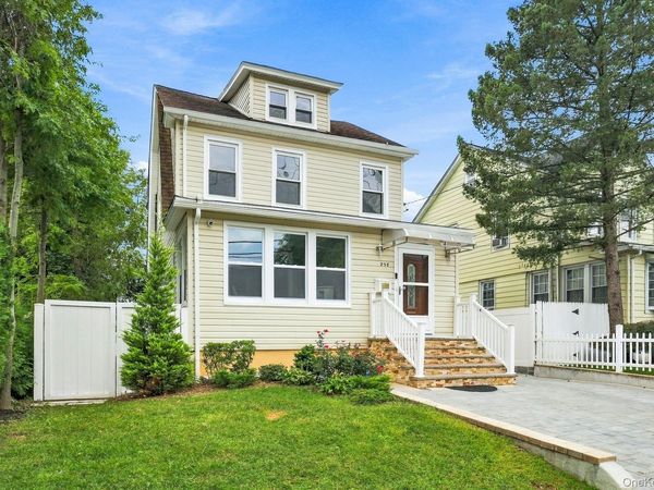 258 Liberty Avenue , Westbury, NY 11590