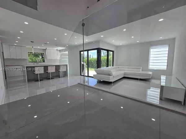 6711 SW 127th Pl , Miami, FL 33183