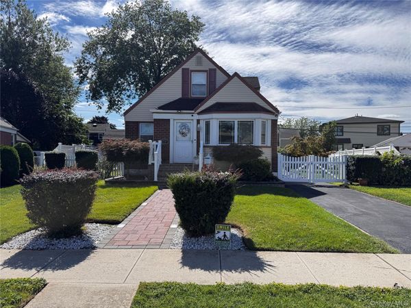 279 S King Street , Elmont, NY 11003