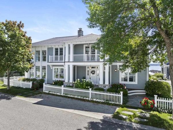 1205 West Bay Road, Unit 14, Harbor Springs, MI 49740