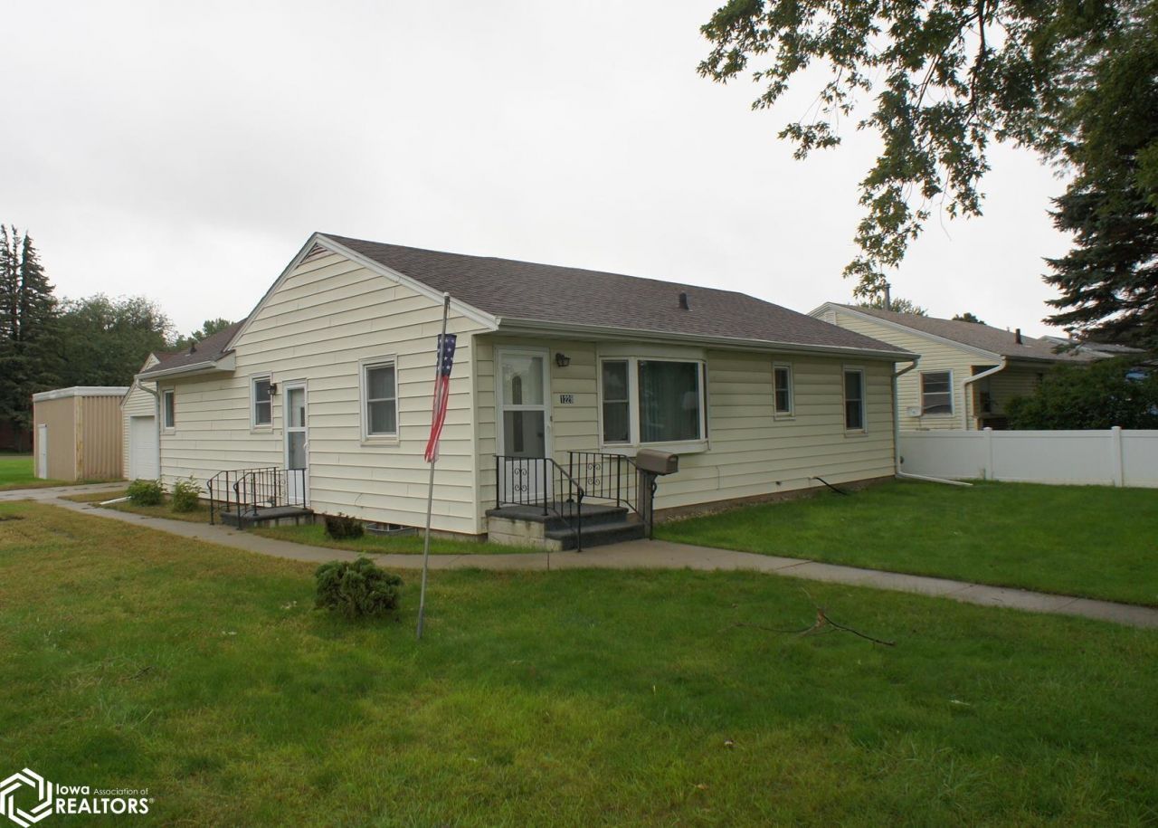 1229 Betsy Lane, Webster City, IA 50595 Main Photo