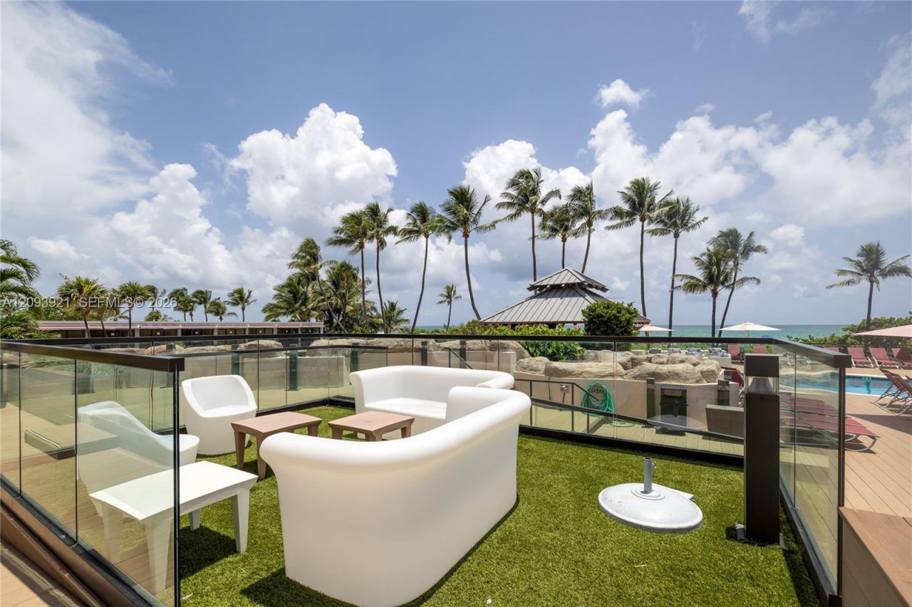 5225 Collins Ave , Unit 1114, Miami Beach, FL 33140 Photo