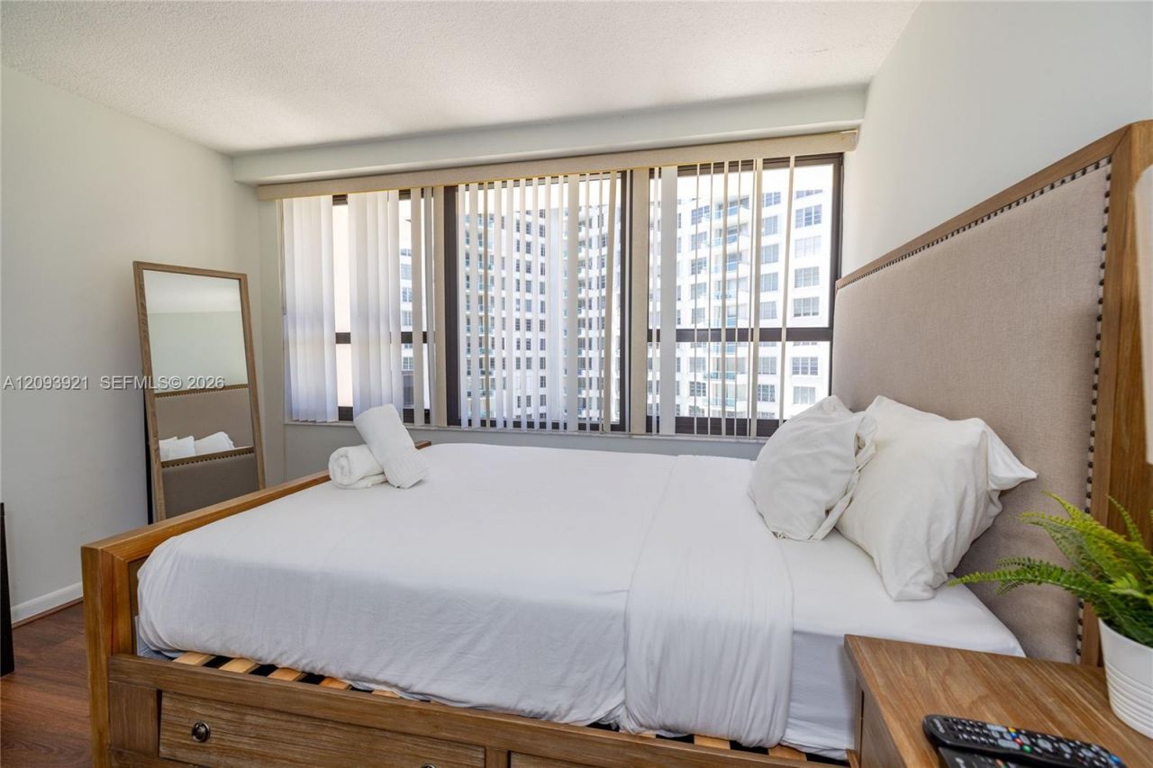 5225 Collins Ave , Unit 1114, Miami Beach, FL 33140 Photo