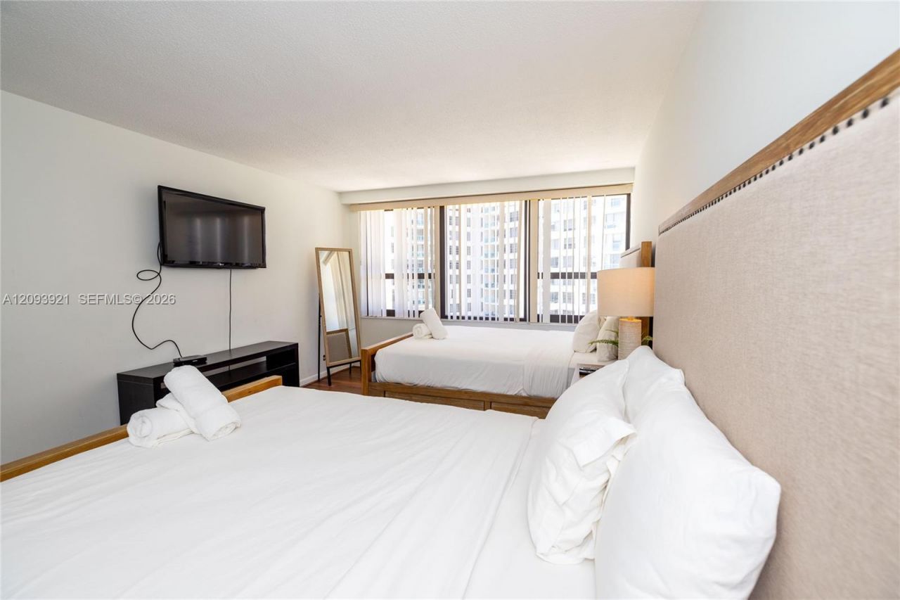 5225 Collins Ave , Unit 1114, Miami Beach, FL 33140 Photo