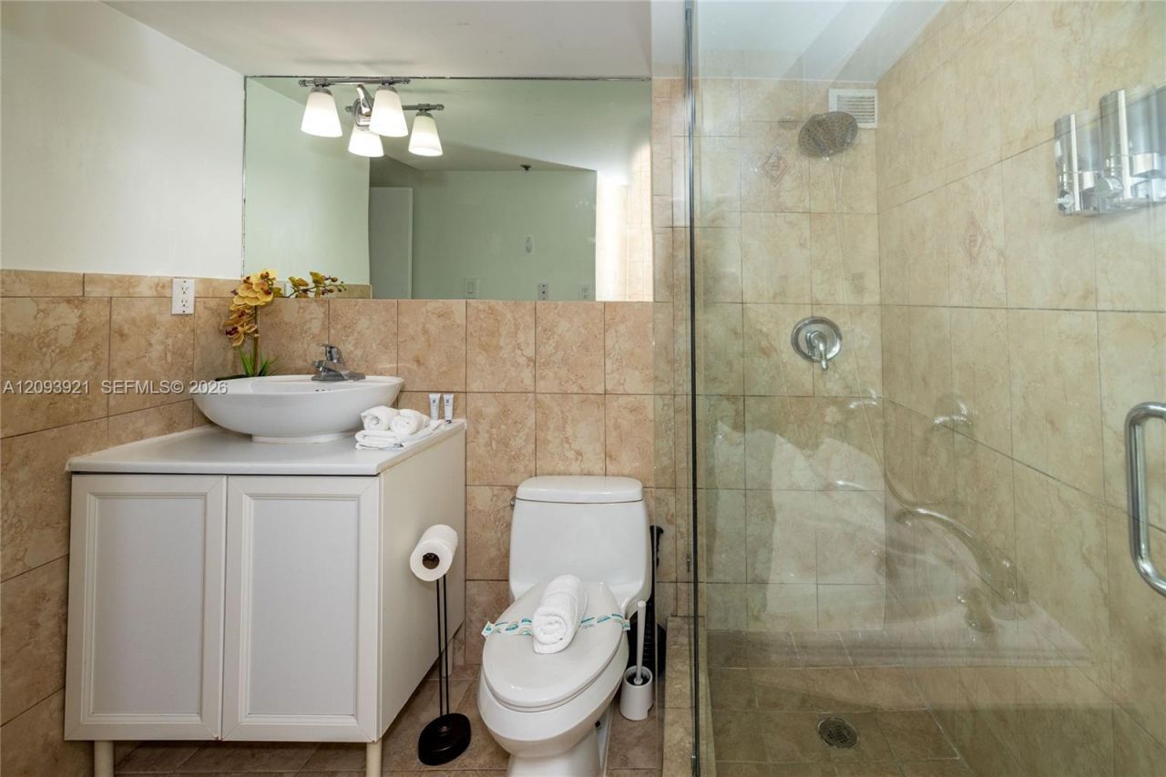 5225 Collins Ave , Unit 1114, Miami Beach, FL 33140 Photo