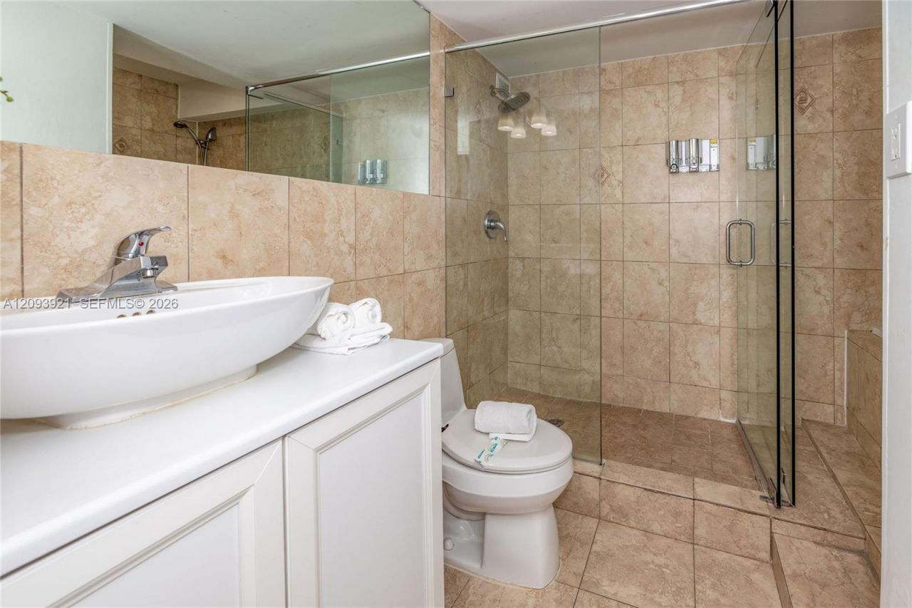 5225 Collins Ave , Unit 1114, Miami Beach, FL 33140 Photo