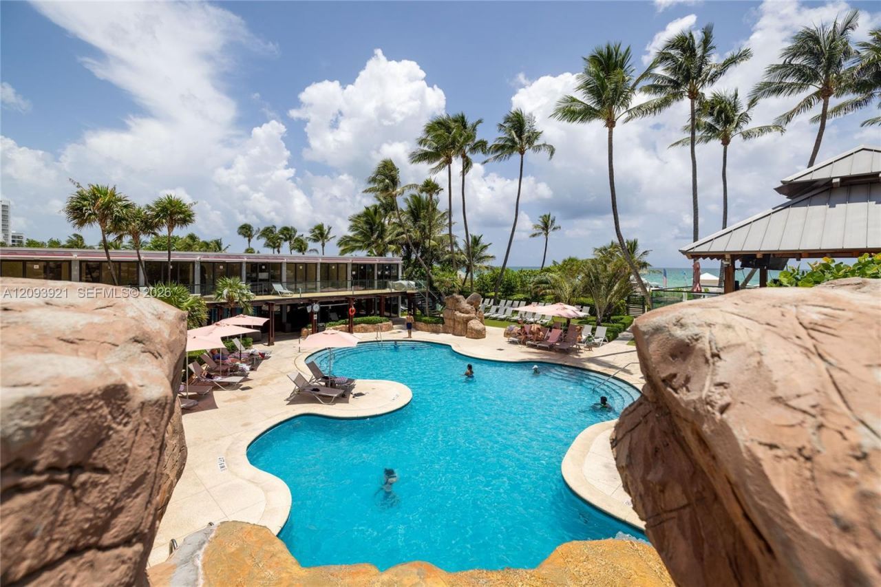 5225 Collins Ave , Unit 1114, Miami Beach, FL 33140 Photo