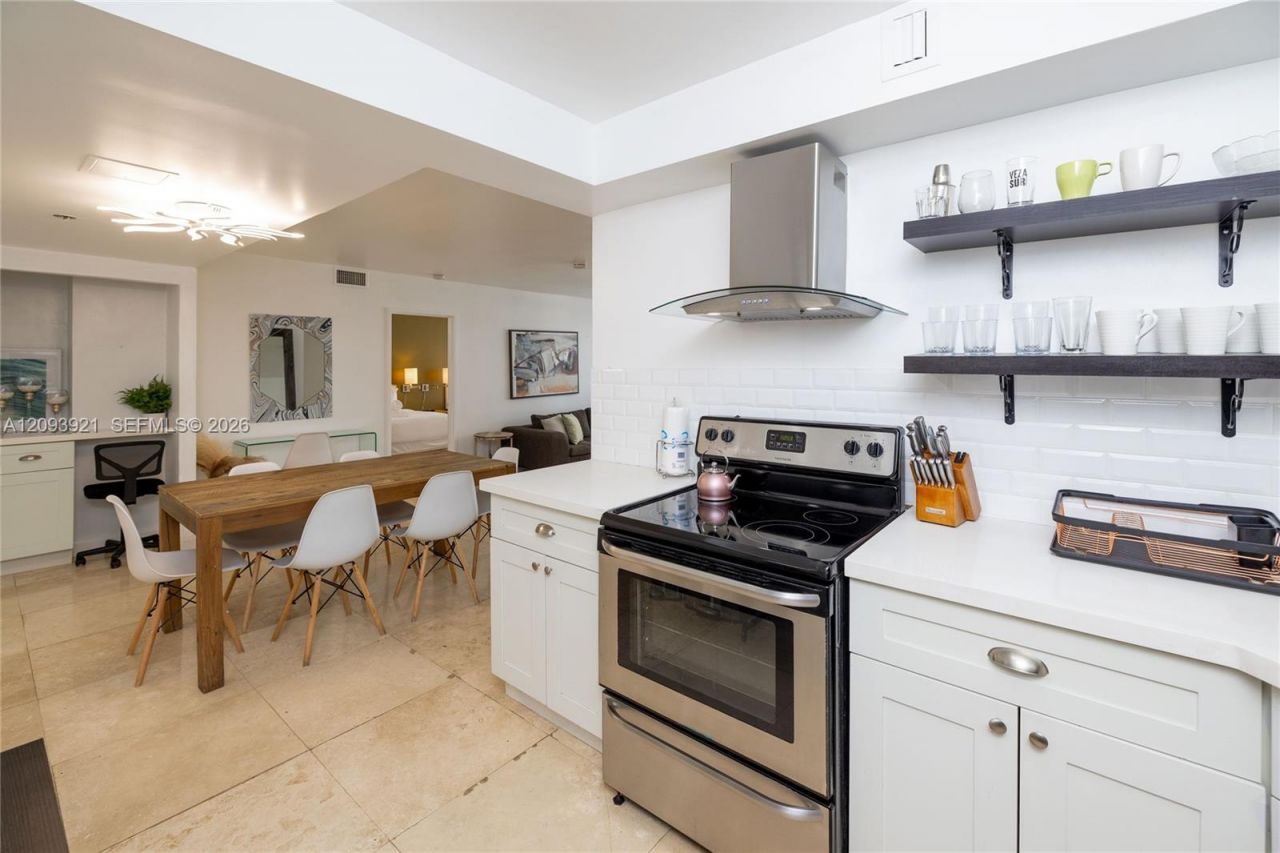 5225 Collins Ave , Unit 1114, Miami Beach, FL 33140 Photo