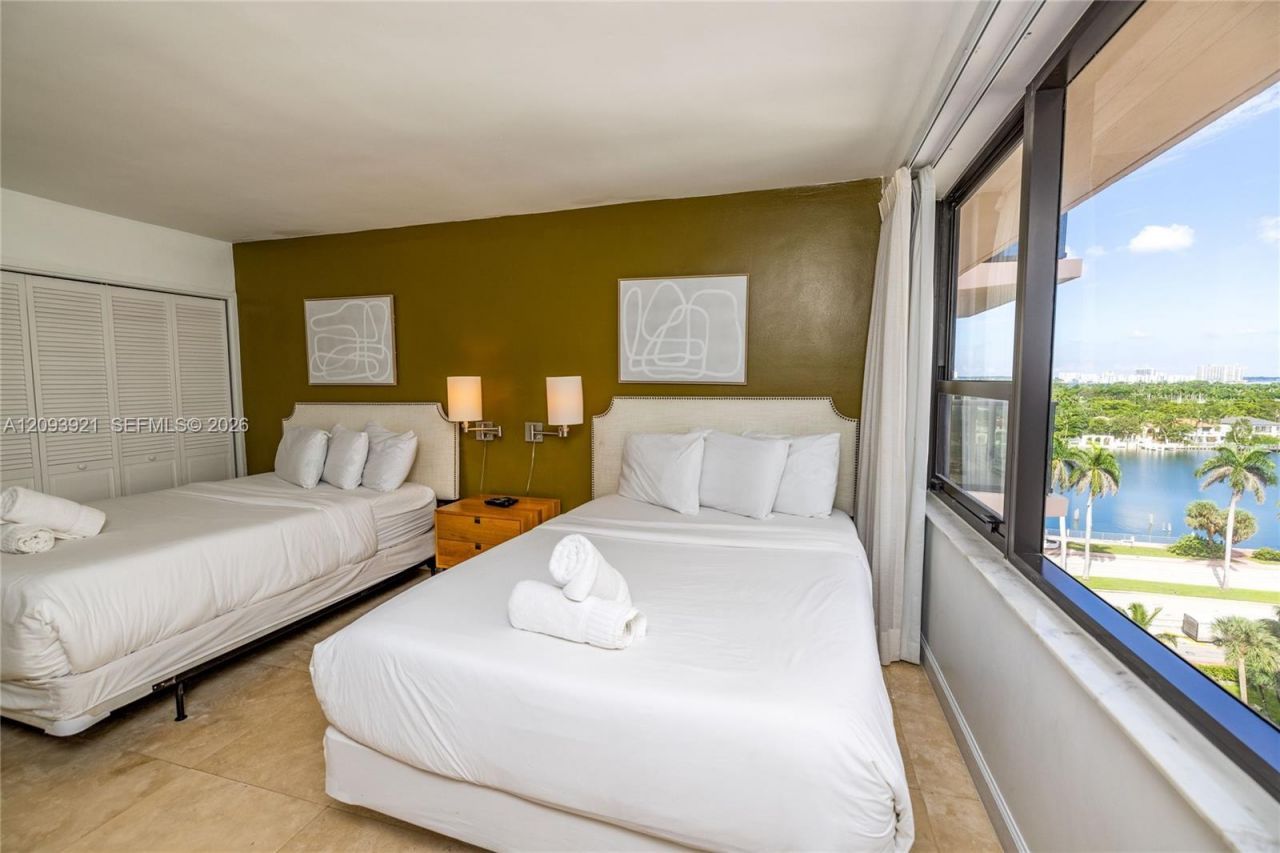 5225 Collins Ave , Unit 1114, Miami Beach, FL 33140 Photo