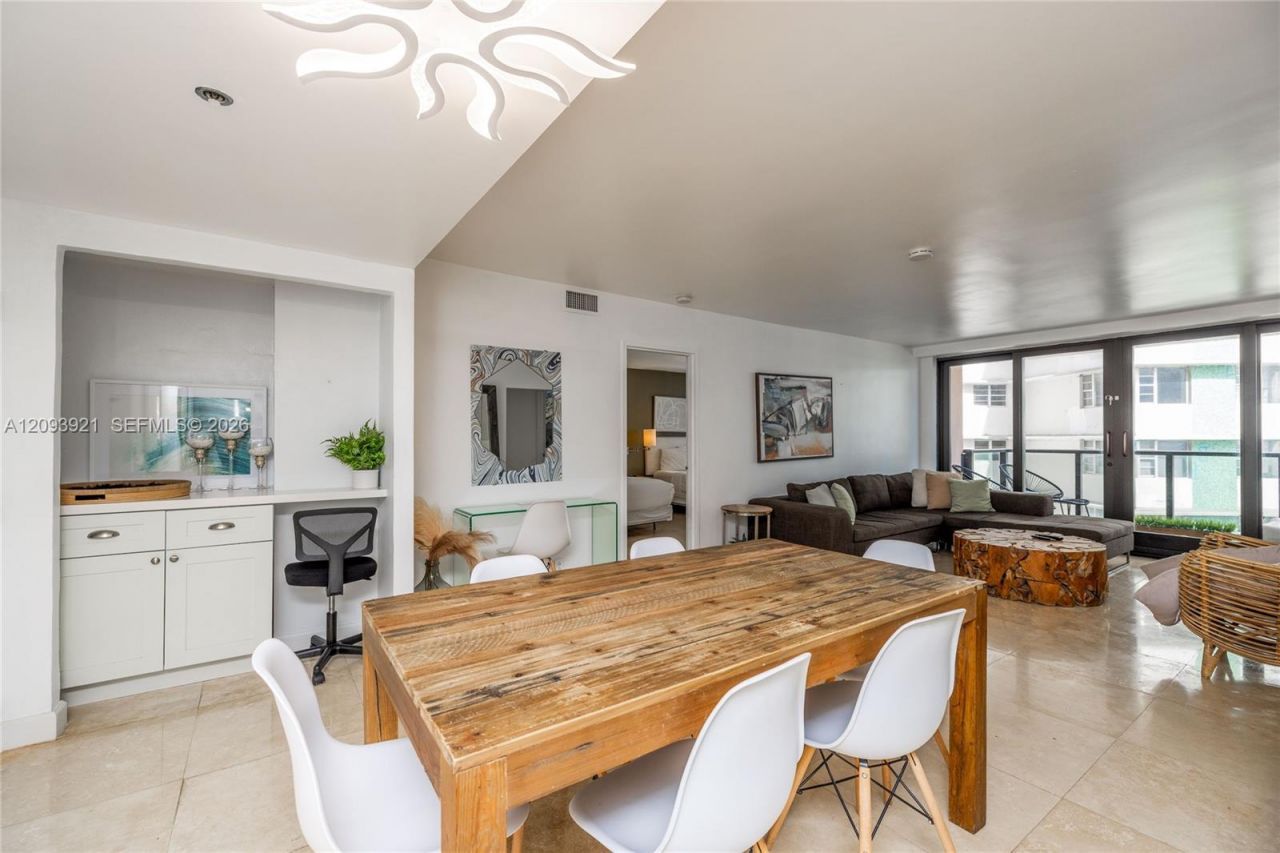 5225 Collins Ave , Unit 1114, Miami Beach, FL 33140 Photo
