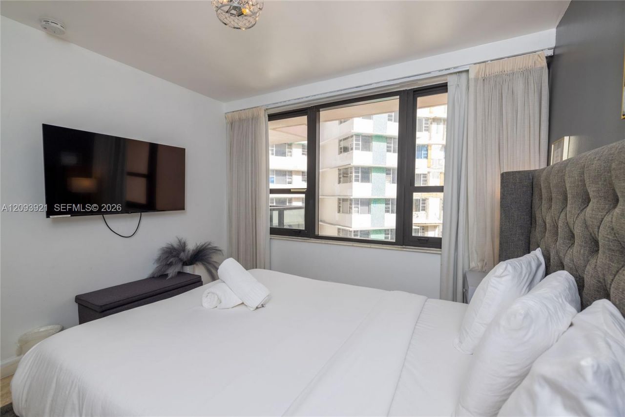 5225 Collins Ave , Unit 1114, Miami Beach, FL 33140 Photo