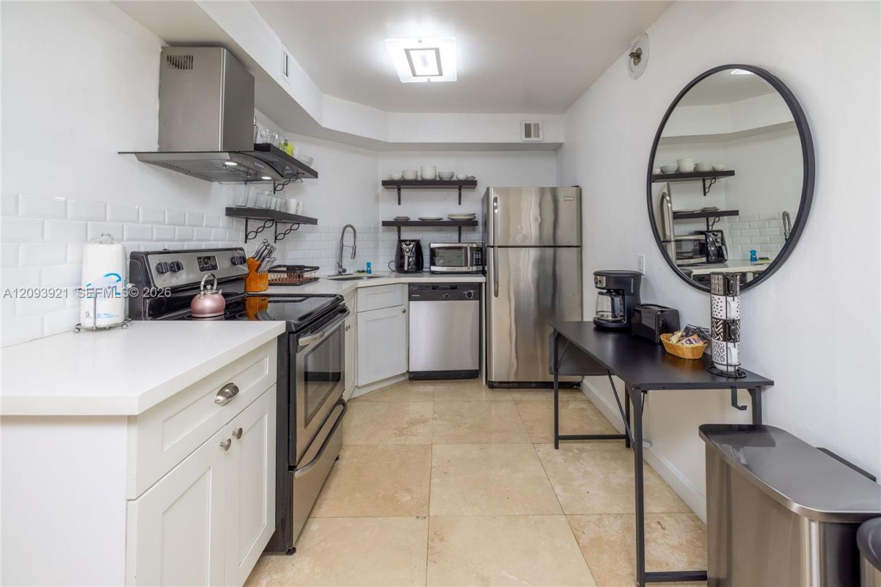 5225 Collins Ave , Unit 1114, Miami Beach, FL 33140 Photo