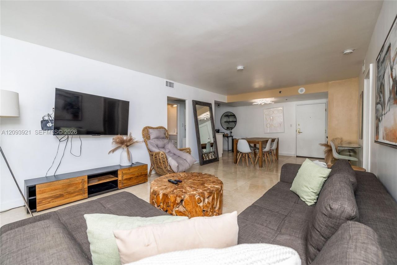 5225 Collins Ave , Unit 1114, Miami Beach, FL 33140 Photo