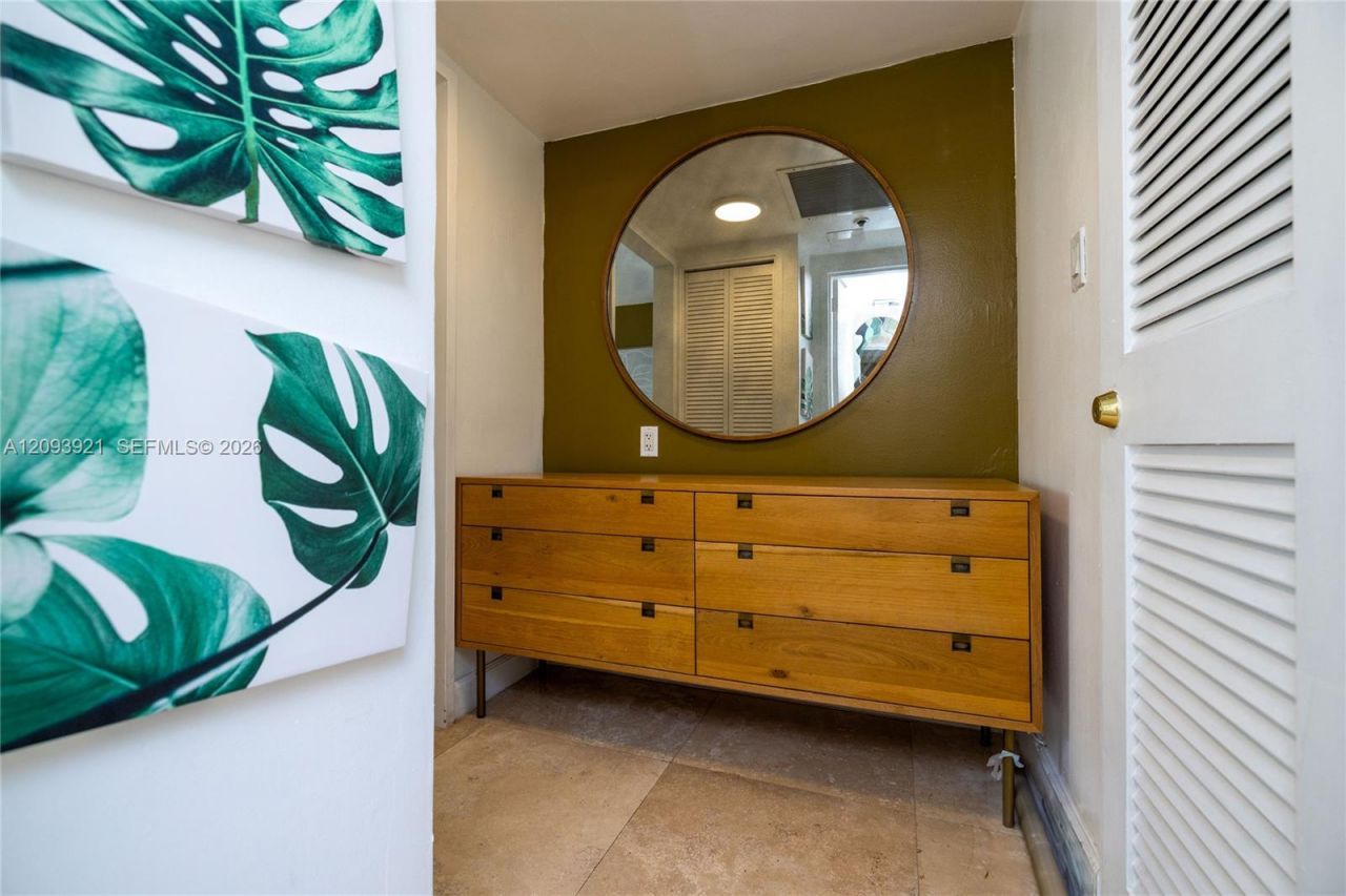 5225 Collins Ave , Unit 1114, Miami Beach, FL 33140 Photo