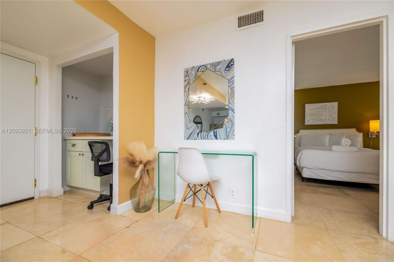 5225 Collins Ave , Unit 1114, Miami Beach, FL 33140 Photo