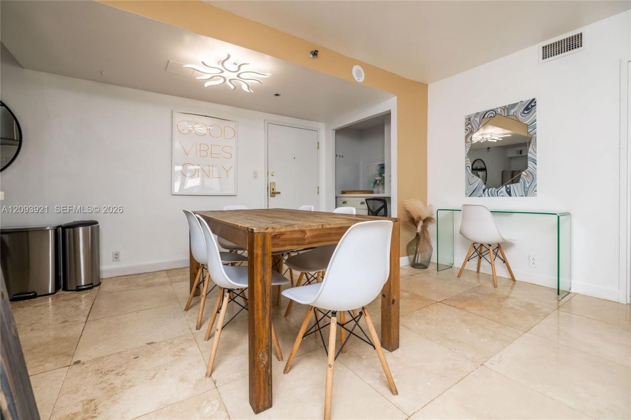5225 Collins Ave , Unit 1114, Miami Beach, FL 33140 Photo