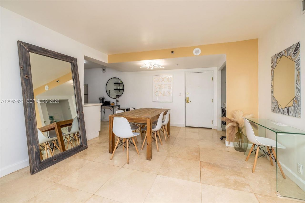 5225 Collins Ave , Unit 1114, Miami Beach, FL 33140 Photo