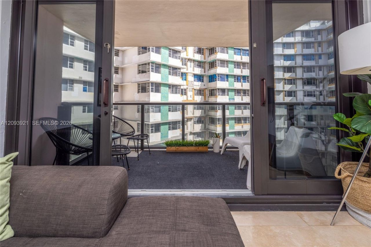 5225 Collins Ave , Unit 1114, Miami Beach, FL 33140 Photo