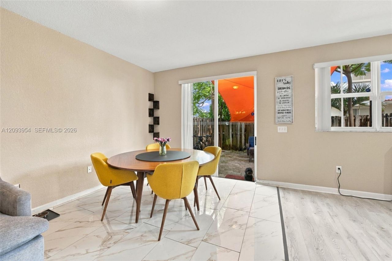 1025 NE 207th Ter, Miami, FL 33179 Photo