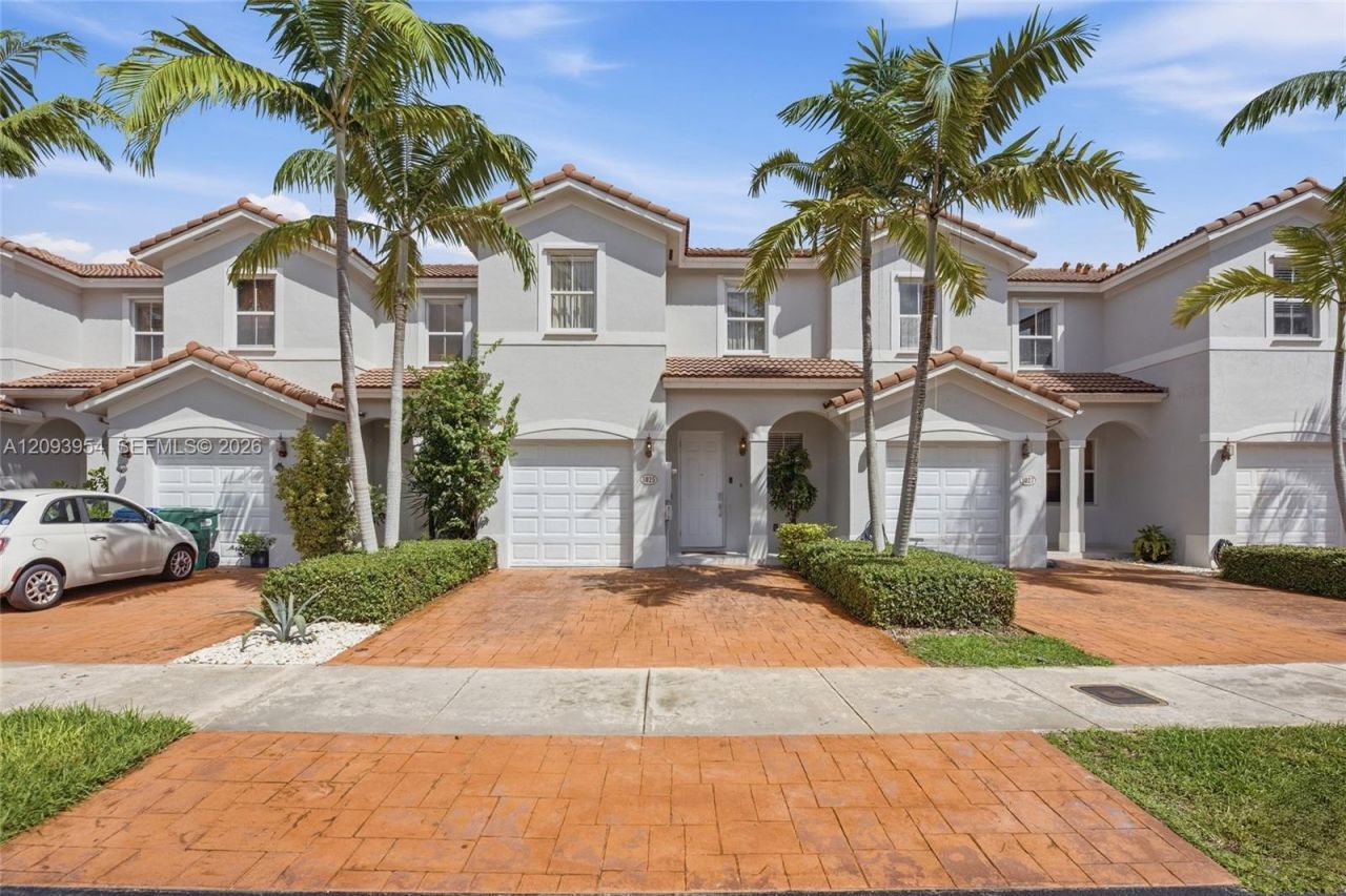1025 NE 207th Ter, Miami, FL 33179 Photo